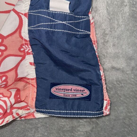 Vineyard Vines Board Shorts Trunks Mens Size 34 Floral Whale Print Hawaiian - Picture 2 of 8